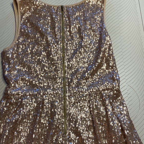 ISSI Gold Sequin Dress Size Medium. - Picture 5 of 6